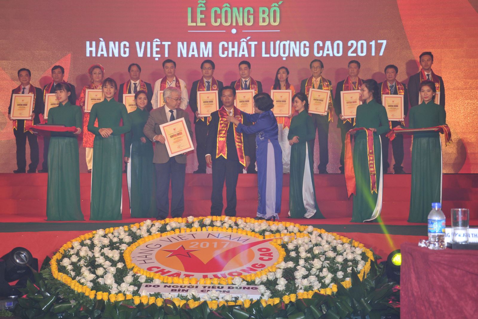 Cong ty VICO nhan giai thuong Hang Viet Nam chat luong cao 2017