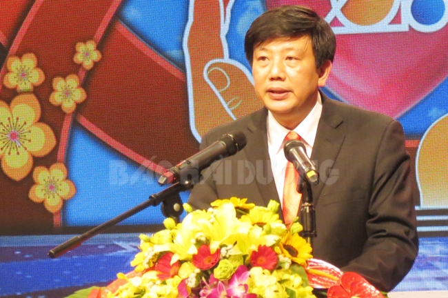 Đồng chí Nguyễn Quang Phúc, Ủy viên Ban Thường vụ Tỉnh ủy, Chủ tịch Ủy ban MTTQ tỉnh phát động ủng hộ quỹ "Vì người nghèo"