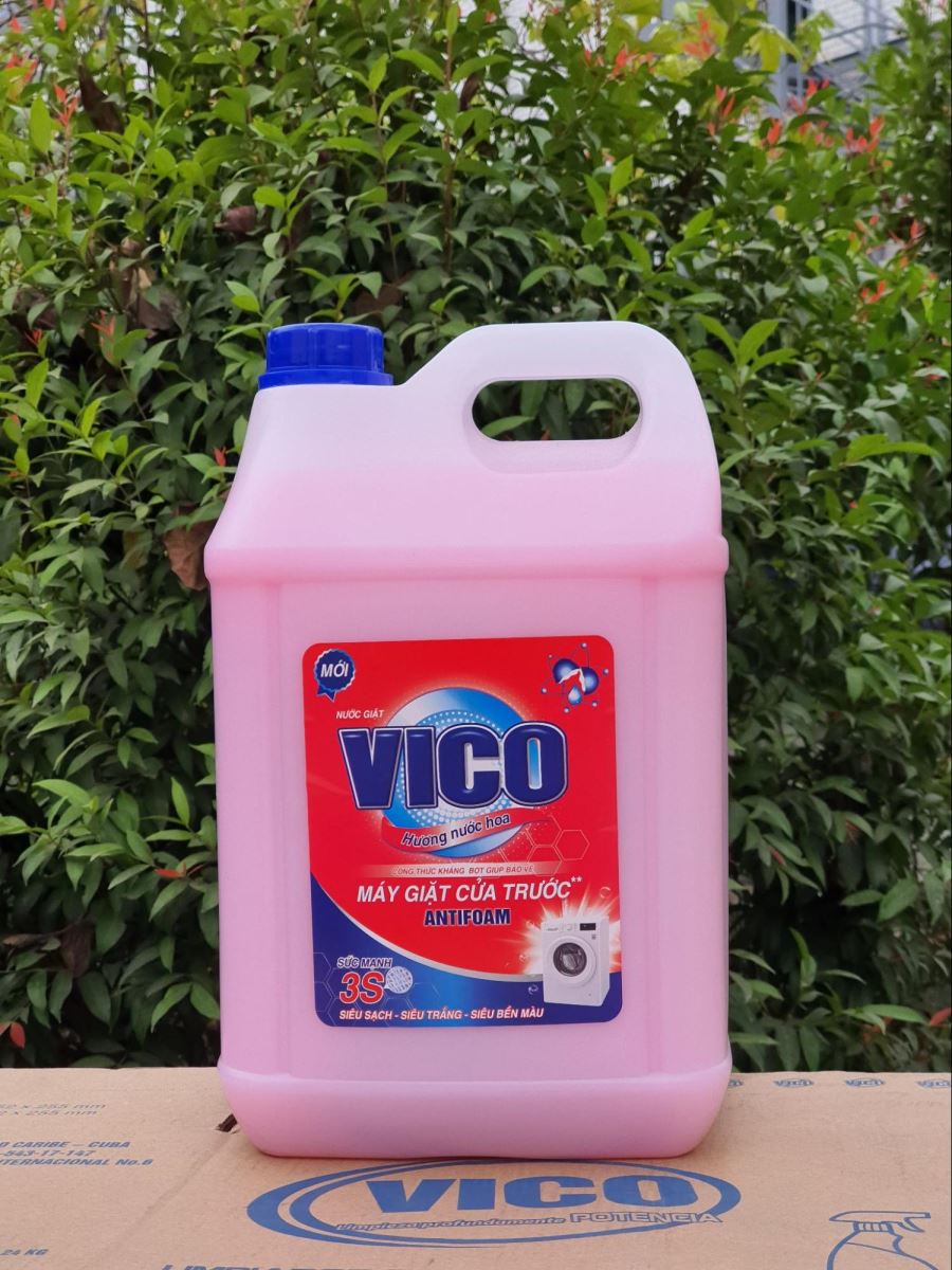 Nước giặt VICO can 10 lít sử dụng cho tiệm giặt là giúp tiết kiệm chi phí 